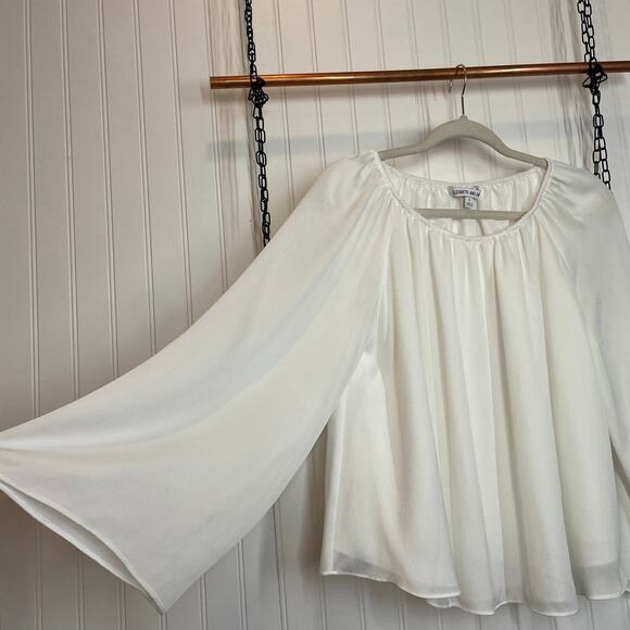 NWOT Elizabeth and James White Flowy Billowy Sleeve Pleated Blouse Size S - Picture 2 of 6